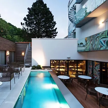 The Royal Snail Hotel 4*